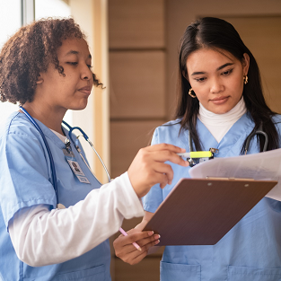 Grad midwives discuss a case